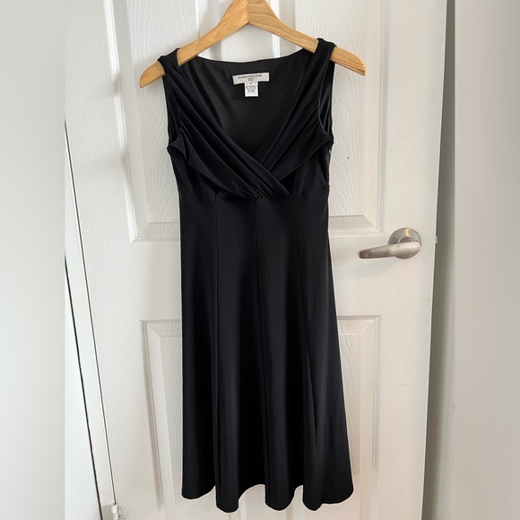 Evan Picone Dresses & Skirts - Evan Picone classic black dress